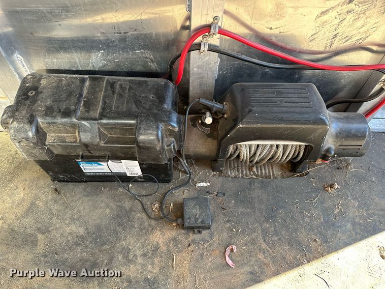 image for item LK9658 2015 Exiss STC837LQ  horse trailer