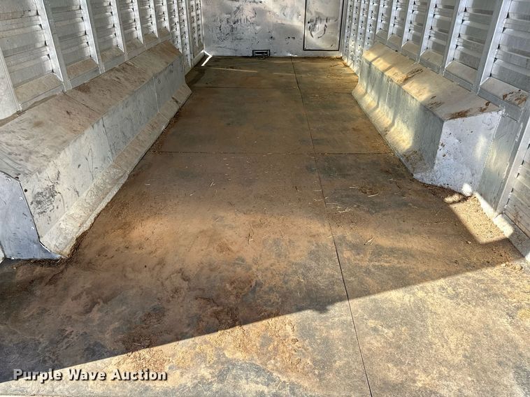 image for item LK9658 2015 Exiss STC837LQ  horse trailer