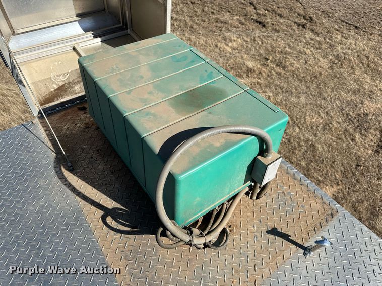 image for item LK9658 2015 Exiss STC837LQ  horse trailer