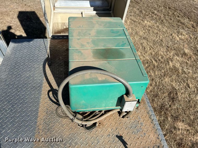 image for item LK9658 2015 Exiss STC837LQ  horse trailer