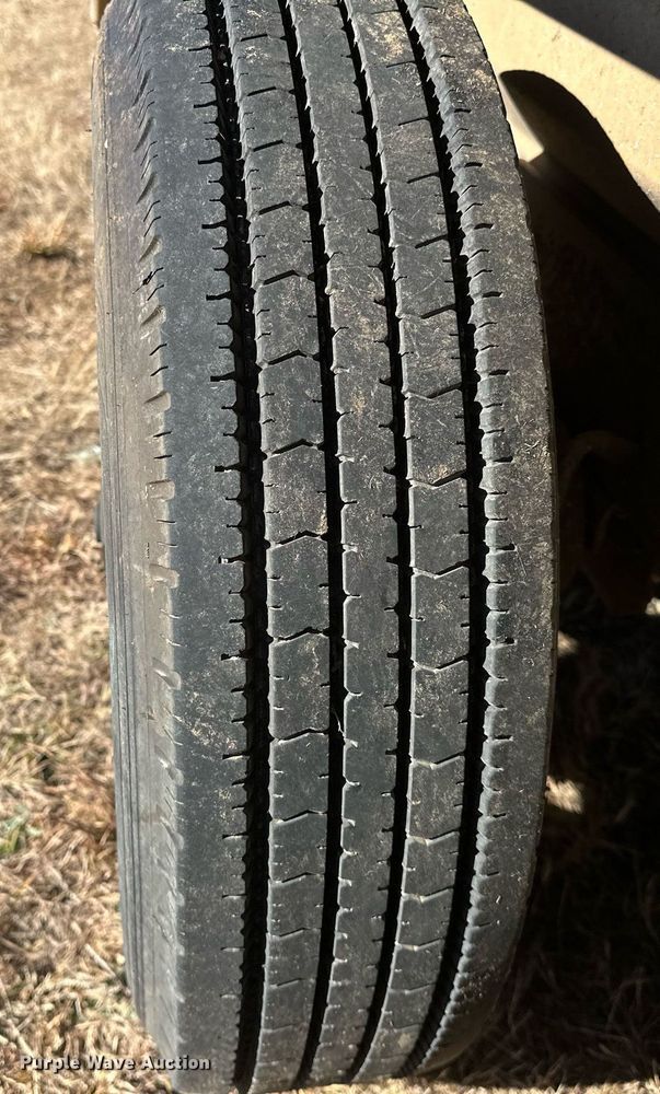 image for item LK9658 2015 Exiss STC837LQ  horse trailer