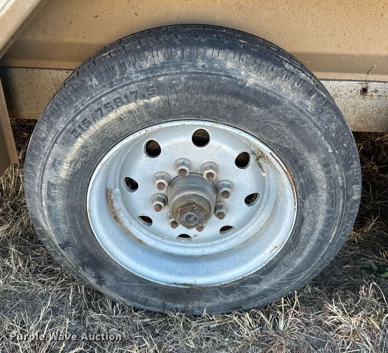 image for item LK9658 2015 Exiss STC837LQ  horse trailer