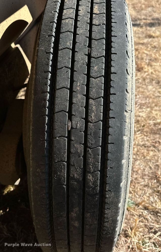 image for item LK9658 2015 Exiss STC837LQ  horse trailer