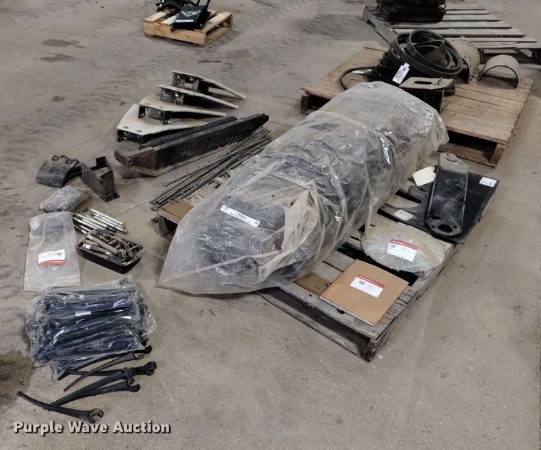 image for item LN9894 MacDon 973 header parts