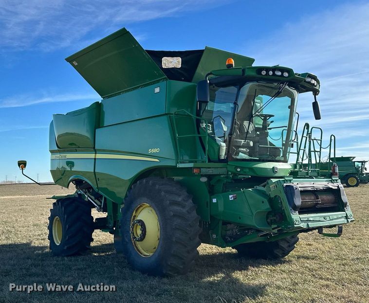 image for item LO9384 2013 John Deere S680S STS  combine