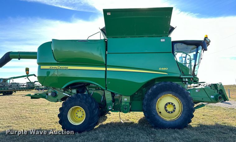 image for item LO9384 2013 John Deere S680S STS  combine