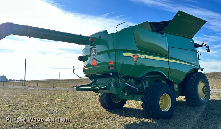image for item LO9384 2013 John Deere S680S STS  combine