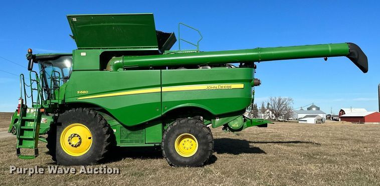 image for item LO9384 2013 John Deere S680S STS  combine
