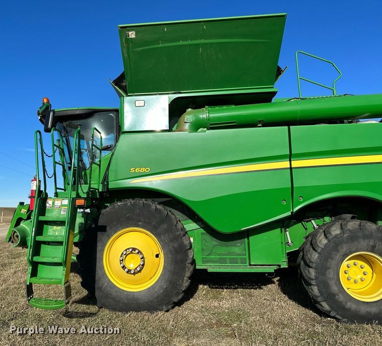 image for item LO9384 2013 John Deere S680S STS  combine