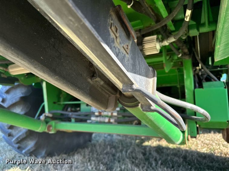 image for item LO9384 2013 John Deere S680S STS  combine
