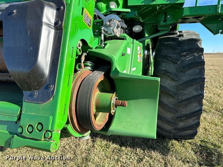image for item LO9384 2013 John Deere S680S STS  combine