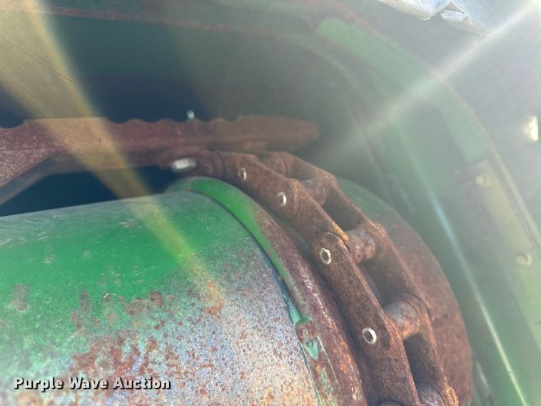 image for item LO9384 2013 John Deere S680S STS  combine