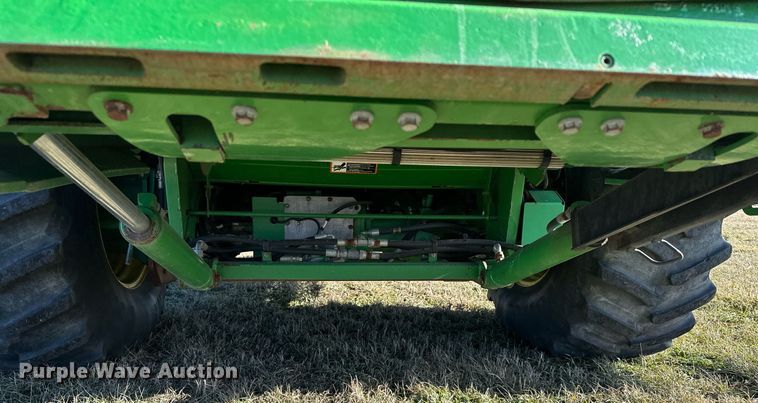 image for item LO9384 2013 John Deere S680S STS  combine