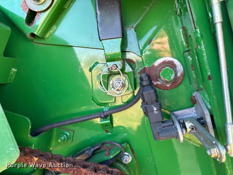 image for item LO9384 2013 John Deere S680S STS  combine