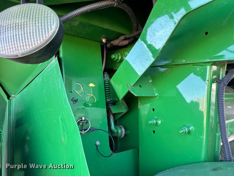 image for item LO9384 2013 John Deere S680S STS  combine