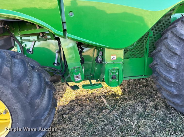 image for item LO9384 2013 John Deere S680S STS  combine