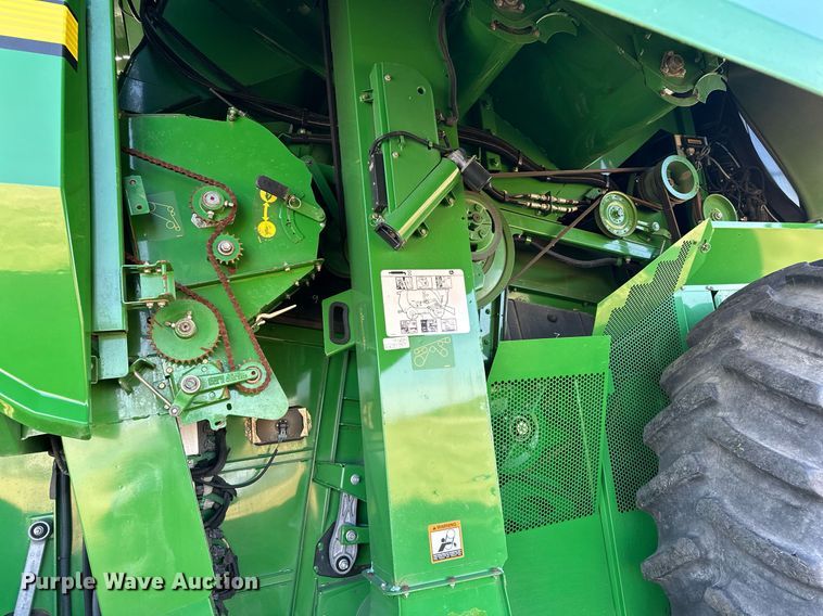 image for item LO9384 2013 John Deere S680S STS  combine