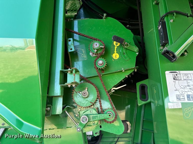 image for item LO9384 2013 John Deere S680S STS  combine