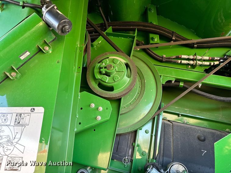 image for item LO9384 2013 John Deere S680S STS  combine