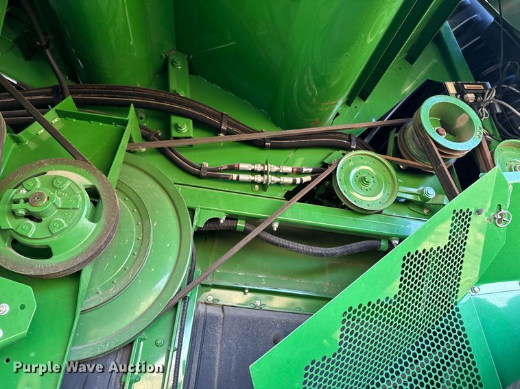 image for item LO9384 2013 John Deere S680S STS  combine