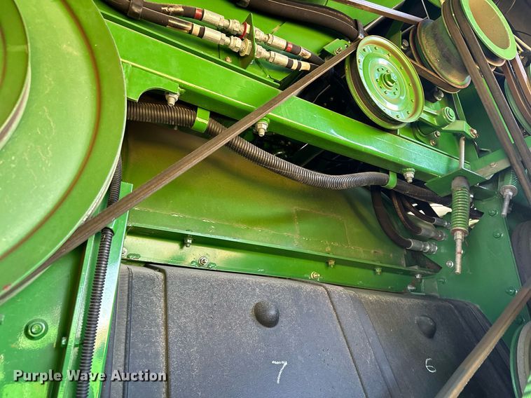 image for item LO9384 2013 John Deere S680S STS  combine