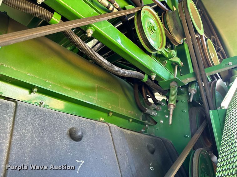 image for item LO9384 2013 John Deere S680S STS  combine