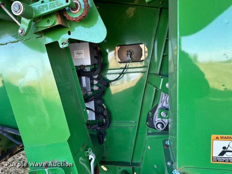 image for item LO9384 2013 John Deere S680S STS  combine