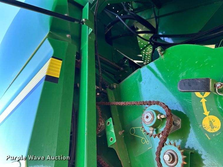 image for item LO9384 2013 John Deere S680S STS  combine