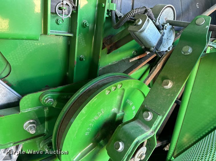 image for item LO9384 2013 John Deere S680S STS  combine