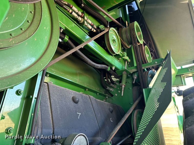 image for item LO9384 2013 John Deere S680S STS  combine