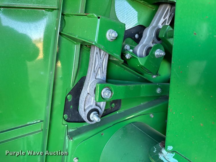 image for item LO9384 2013 John Deere S680S STS  combine