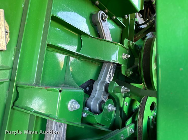image for item LO9384 2013 John Deere S680S STS  combine