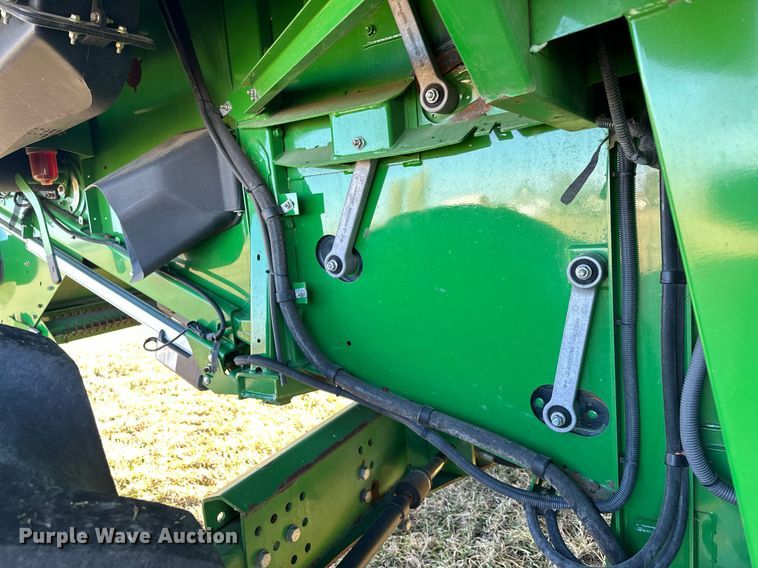 image for item LO9384 2013 John Deere S680S STS  combine