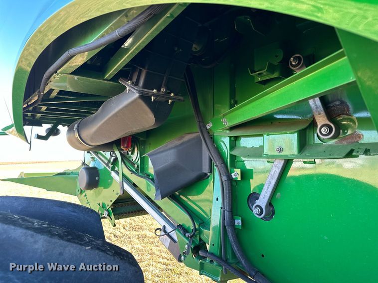 image for item LO9384 2013 John Deere S680S STS  combine