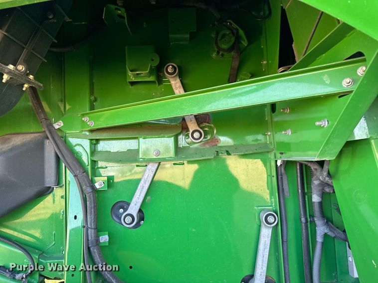 image for item LO9384 2013 John Deere S680S STS  combine