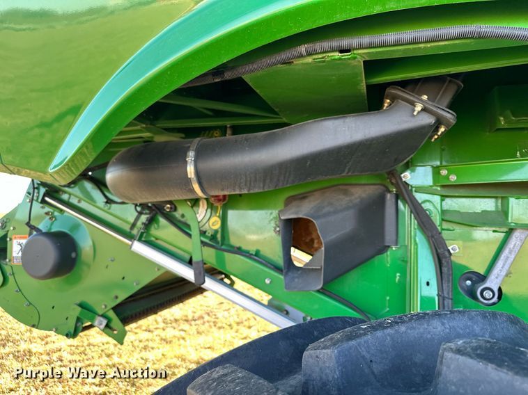 image for item LO9384 2013 John Deere S680S STS  combine