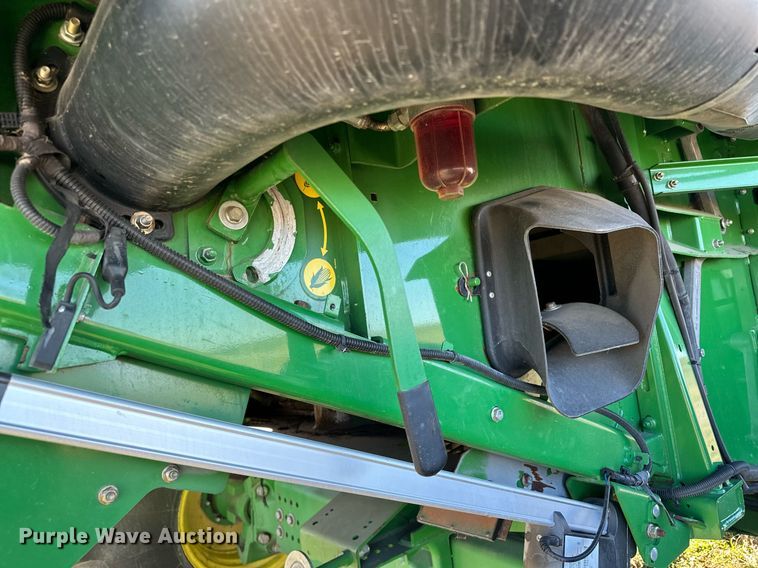 image for item LO9384 2013 John Deere S680S STS  combine