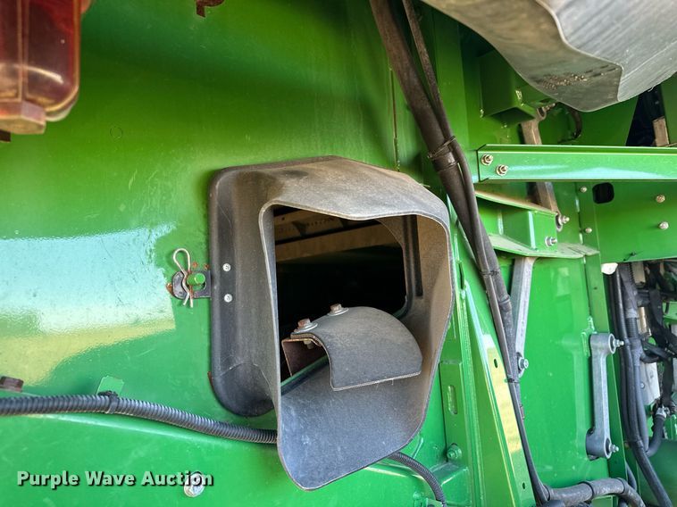 image for item LO9384 2013 John Deere S680S STS  combine