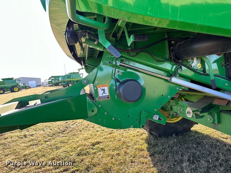 image for item LO9384 2013 John Deere S680S STS  combine