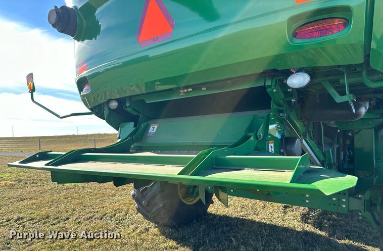 image for item LO9384 2013 John Deere S680S STS  combine