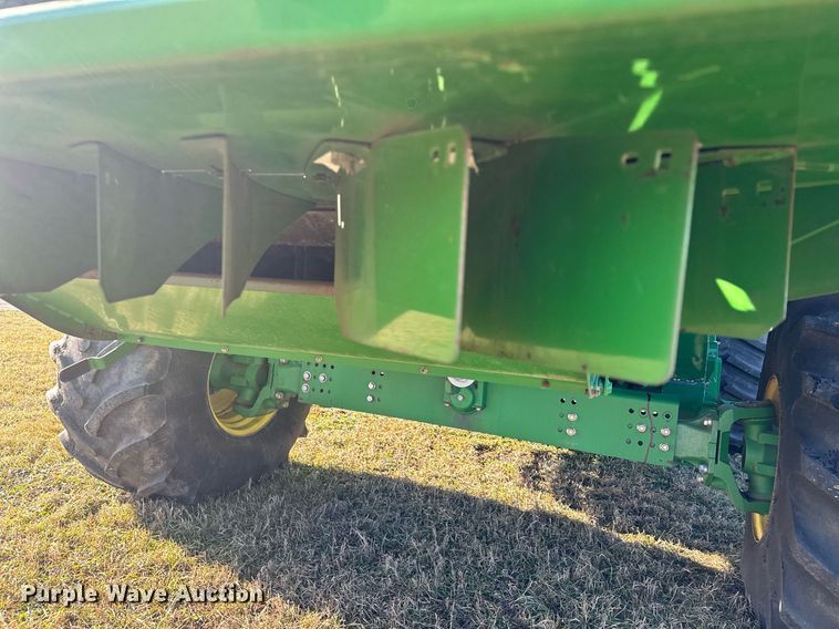 image for item LO9384 2013 John Deere S680S STS  combine