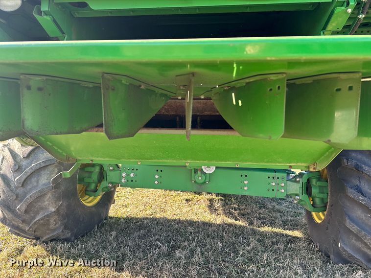 image for item LO9384 2013 John Deere S680S STS  combine