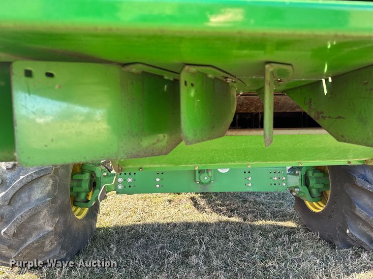 image for item LO9384 2013 John Deere S680S STS  combine