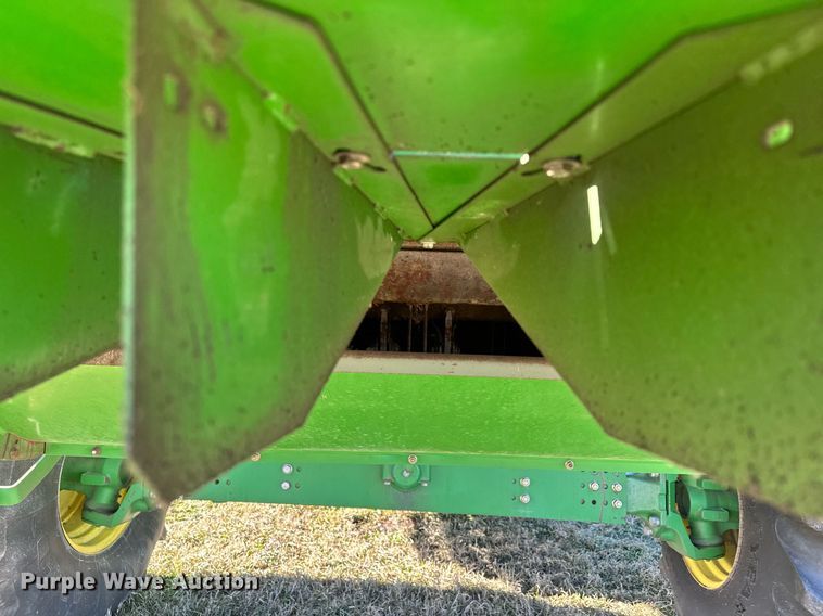 image for item LO9384 2013 John Deere S680S STS  combine