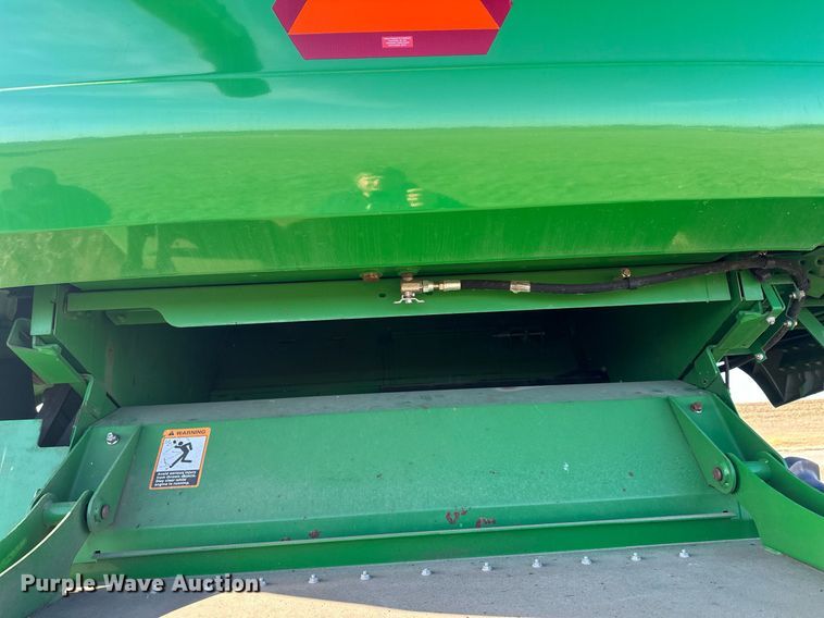 image for item LO9384 2013 John Deere S680S STS  combine