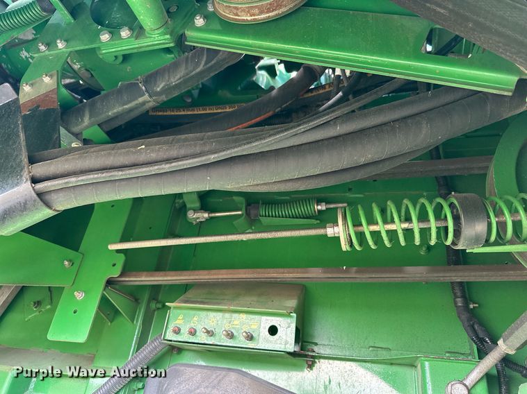 image for item LO9384 2013 John Deere S680S STS  combine