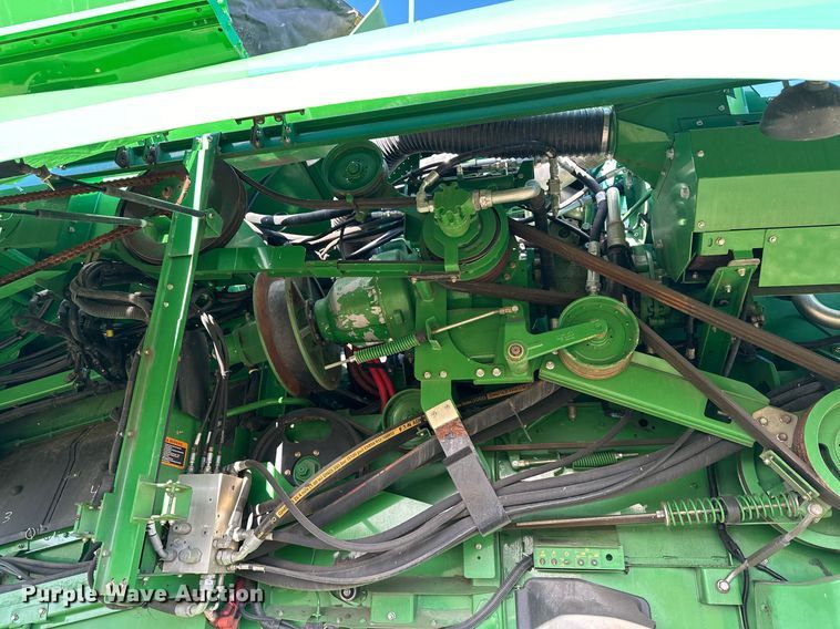 image for item LO9384 2013 John Deere S680S STS  combine