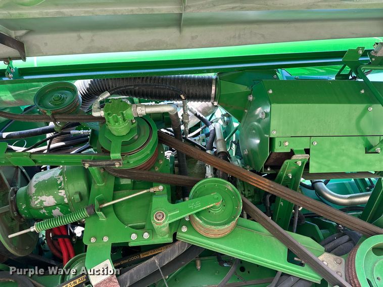 image for item LO9384 2013 John Deere S680S STS  combine