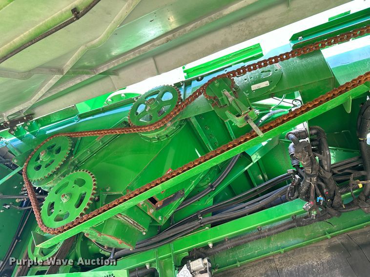 image for item LO9384 2013 John Deere S680S STS  combine