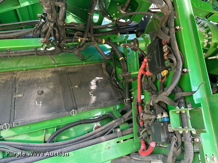 image for item LO9384 2013 John Deere S680S STS  combine